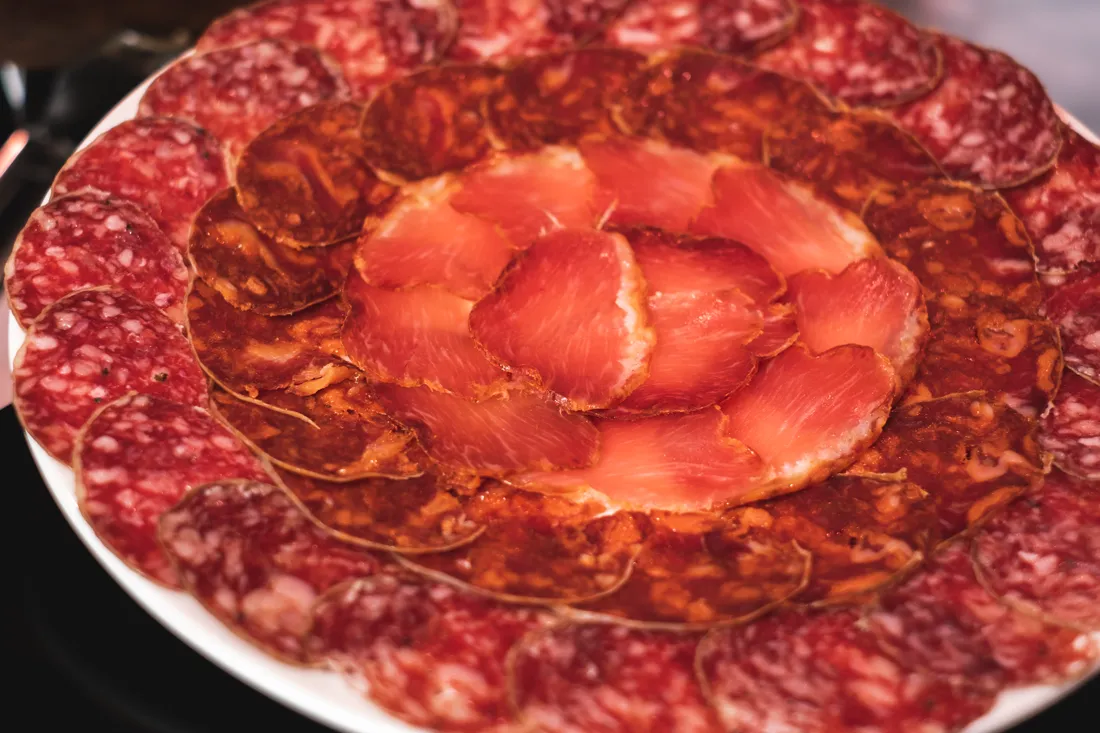 Surtido de ibéricos emplatado — Viandas de la Sierra